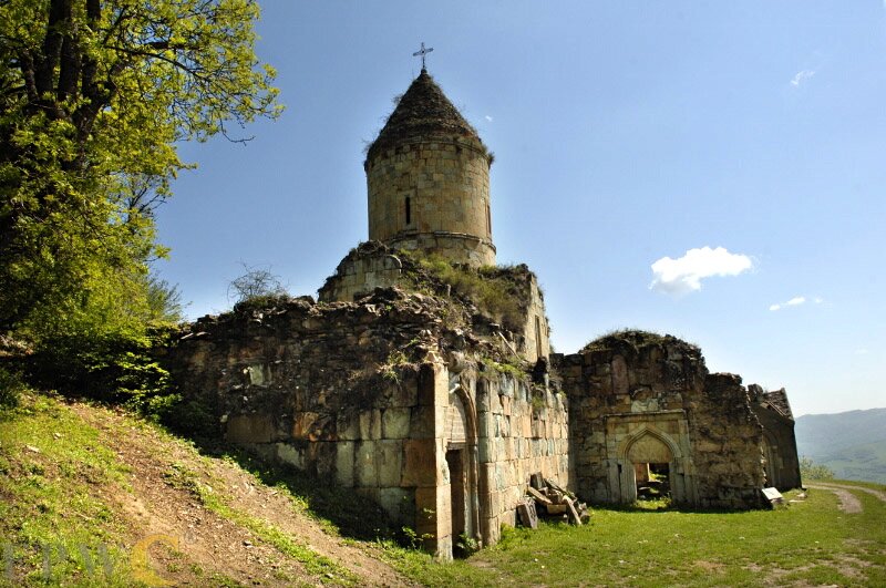 Varagavank-Monastery-1-800x531-2